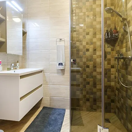 Vista Luxe Apartment *